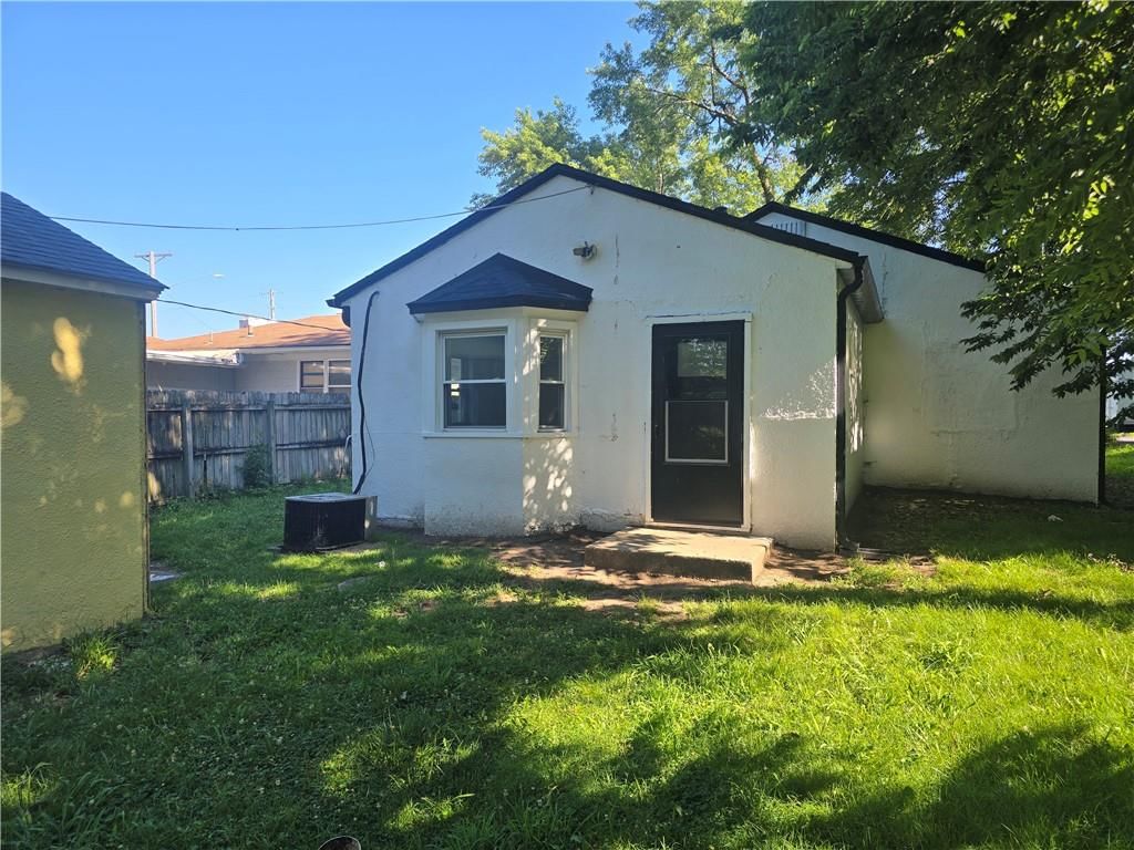 1719 W 3rd Street — photo 2