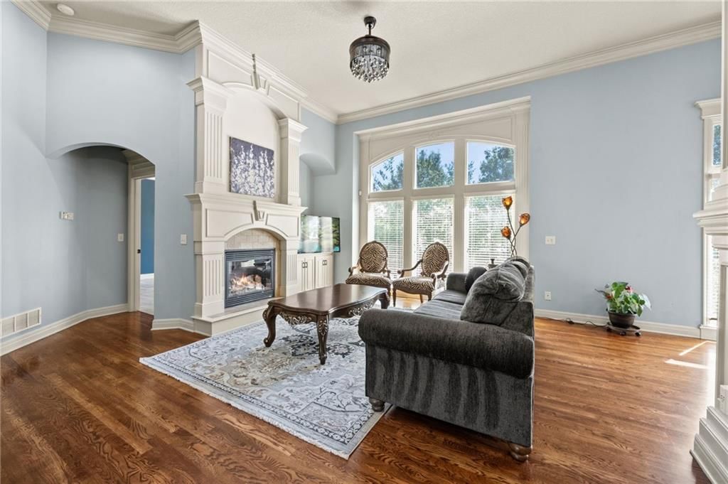 Photo 6 of 45 - 6019 NW 107th Street, Kansas City, MO 64154