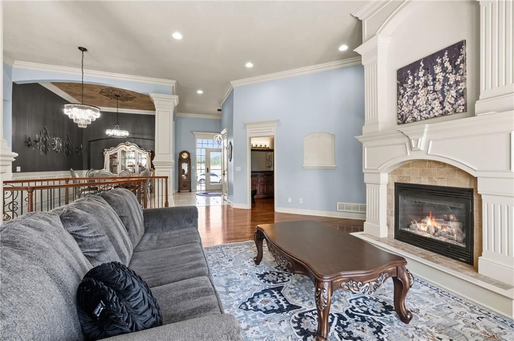 Photo 8 of 45 - 6019 NW 107th Street, Kansas City, MO 64154