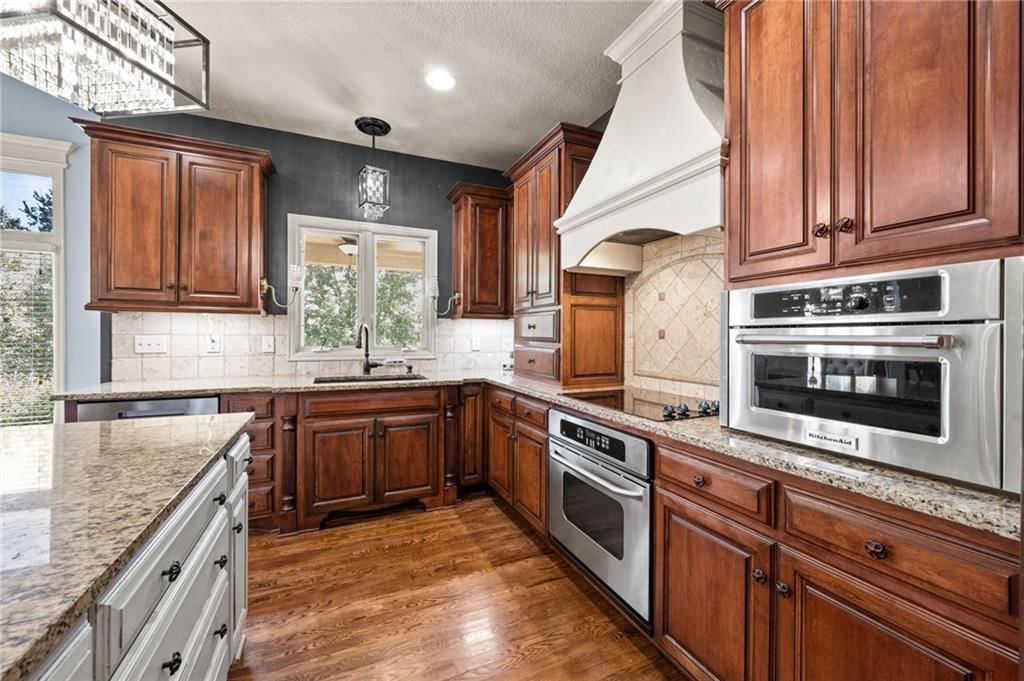 Photo 11 of 45 - 6019 NW 107th Street, Kansas City, MO 64154