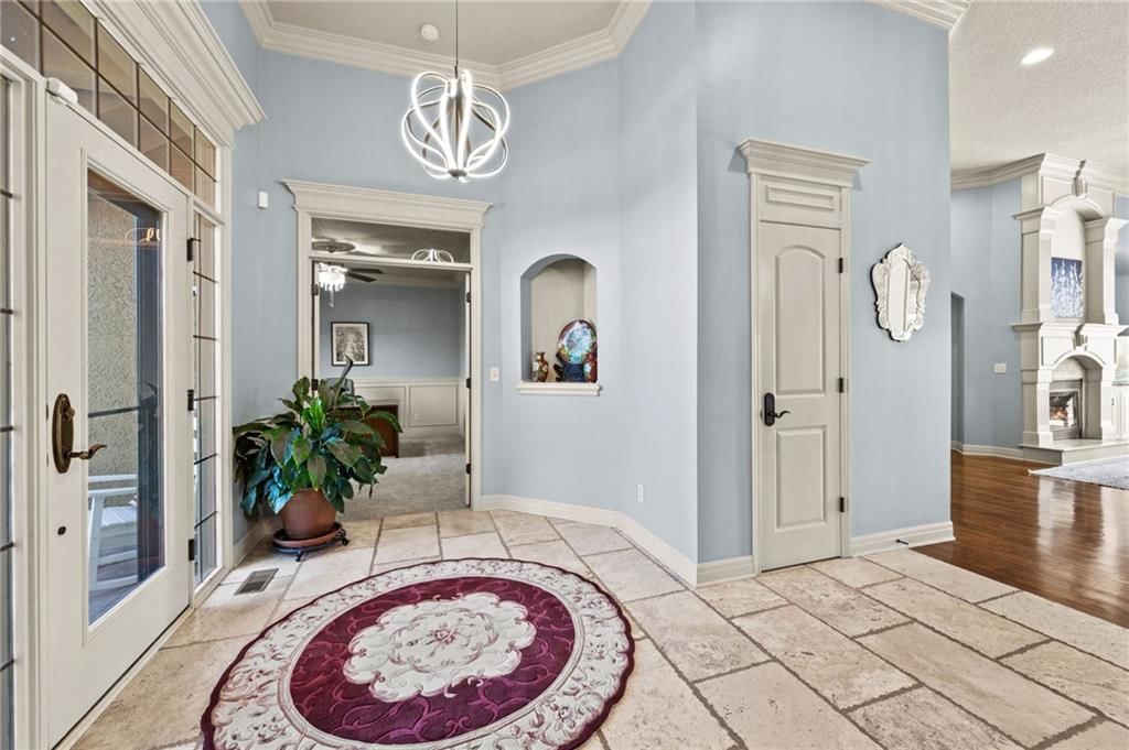 Photo 16 of 45 - 6019 NW 107th Street, Kansas City, MO 64154