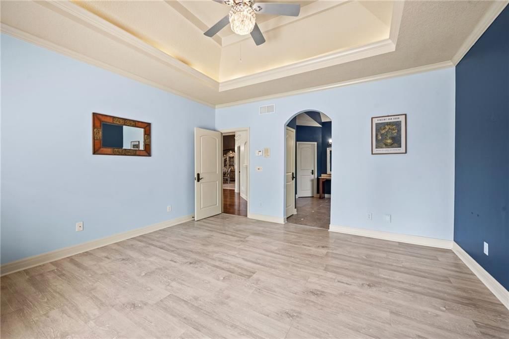 Photo 18 of 45 - 6019 NW 107th Street, Kansas City, MO 64154