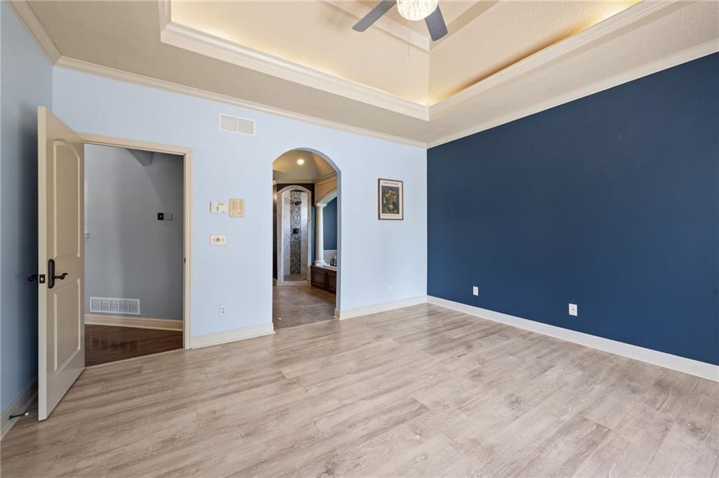 Photo 20 of 45 - 6019 NW 107th Street, Kansas City, MO 64154