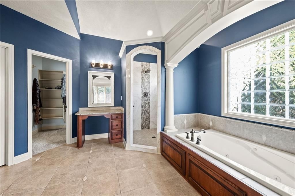 Photo 21 of 45 - 6019 NW 107th Street, Kansas City, MO 64154