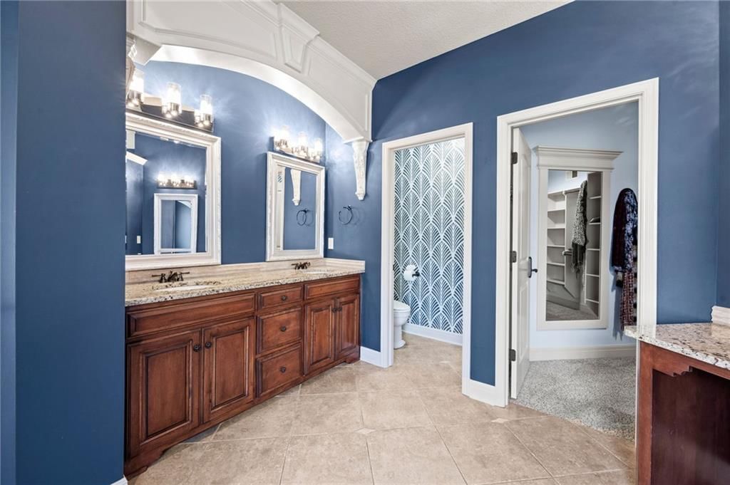 Photo 22 of 45 - 6019 NW 107th Street, Kansas City, MO 64154