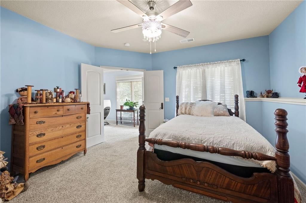 Photo 38 of 45 - 6019 NW 107th Street, Kansas City, MO 64154