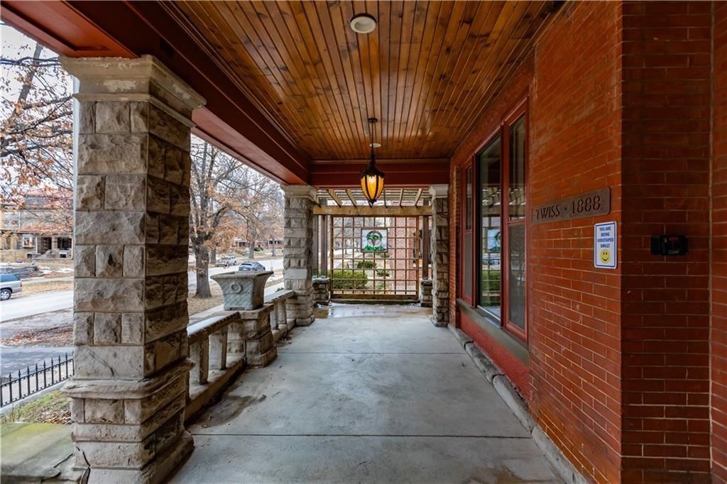 425 Gladstone Boulevard — photo 2
