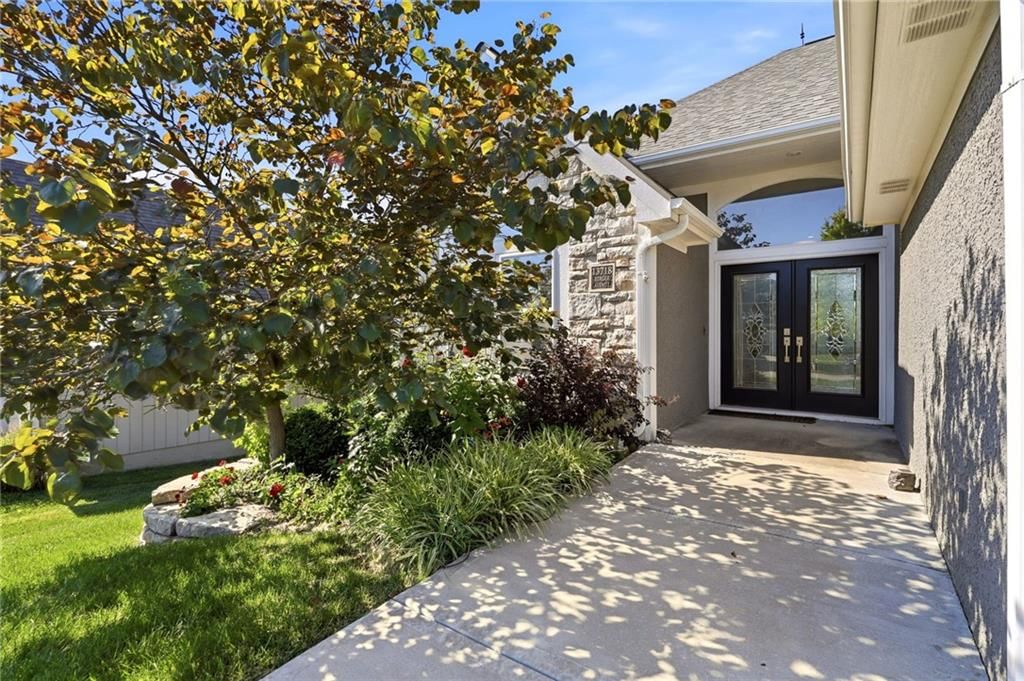 13718 BERGER Avenue — photo 1