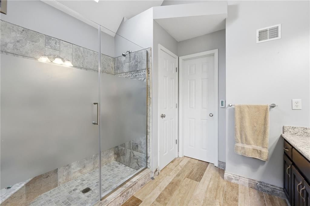 13718 BERGER Avenue — photo 32