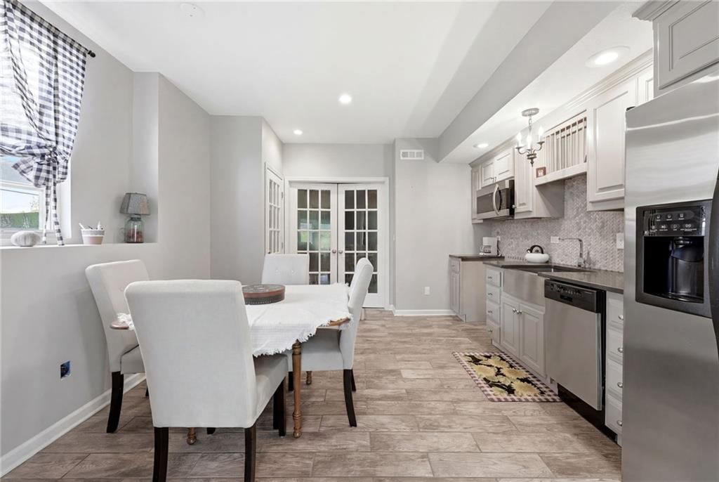 13718 BERGER Avenue — photo 49