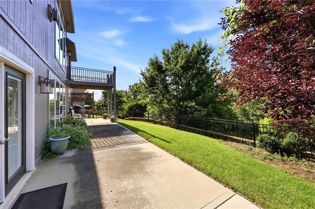 13718 BERGER Avenue — photo 61