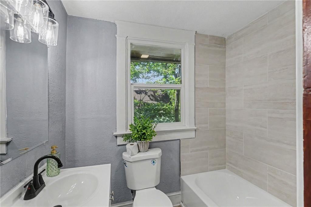 4102 Charlotte Street — photo 10