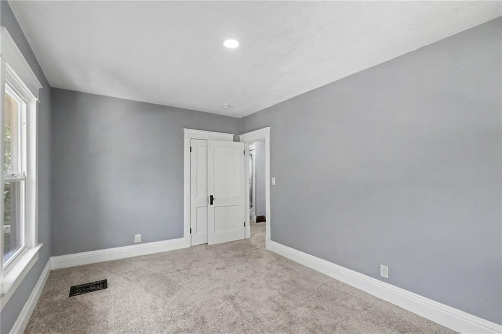 4102 Charlotte Street — photo 23