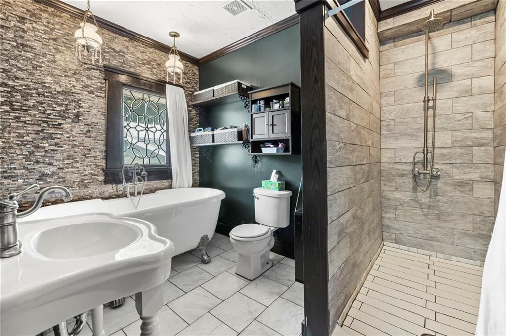 412 N Van Brunt Boulevard — photo 13