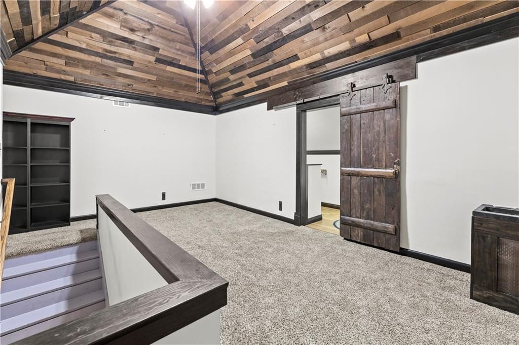 412 N Van Brunt Boulevard — photo 20