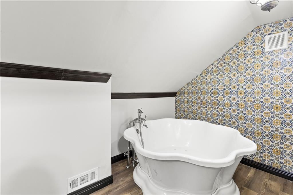 412 N Van Brunt Boulevard — photo 21