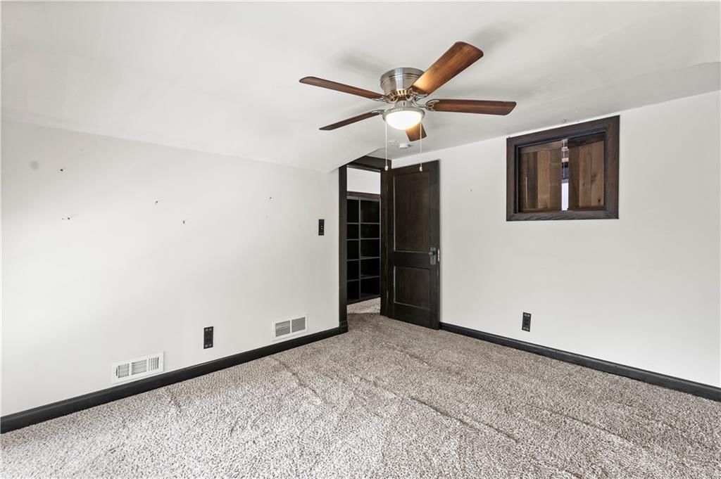 412 N Van Brunt Boulevard — photo 23