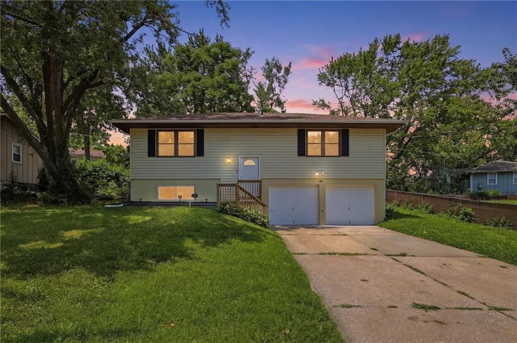 1822 N Grove Drive — photo 1