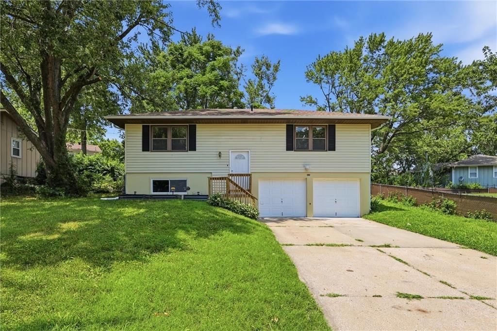1822 N Grove Drive — photo 2