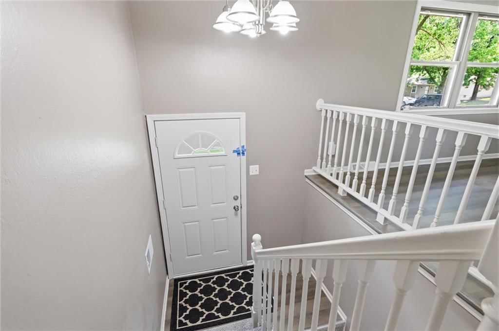 1822 N Grove Drive — photo 4