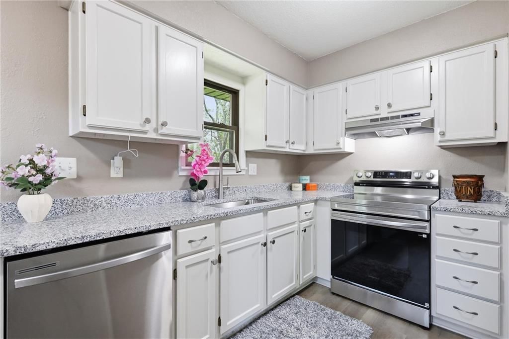 1822 N Grove Drive — photo 10