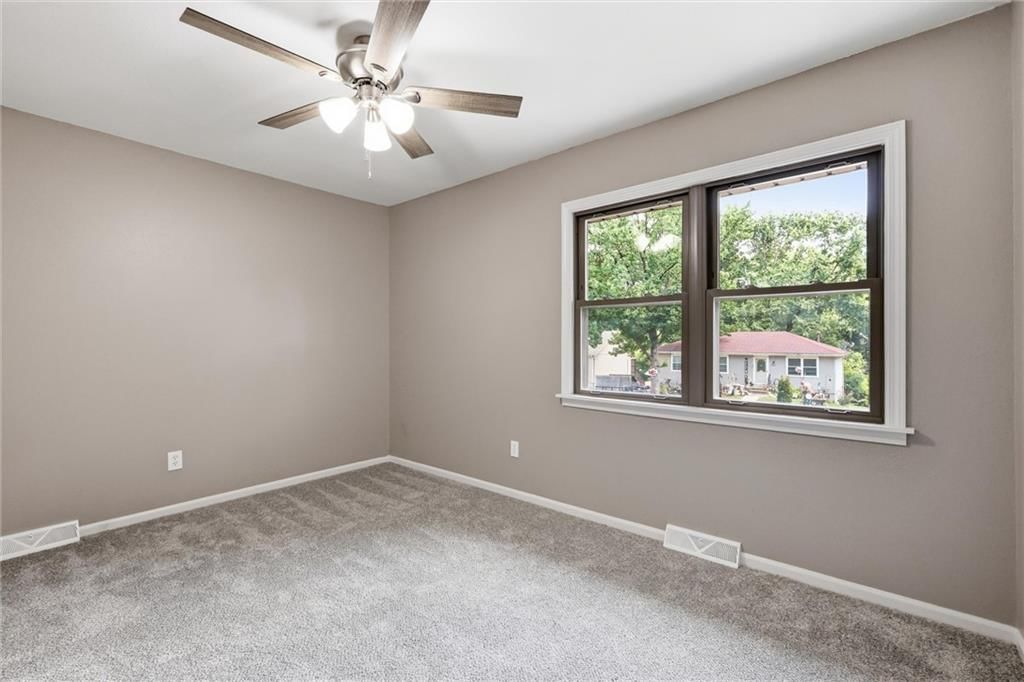 1822 N Grove Drive — photo 17