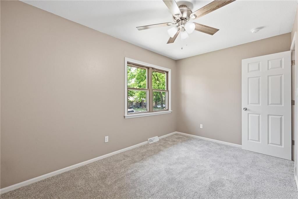 1822 N Grove Drive — photo 20