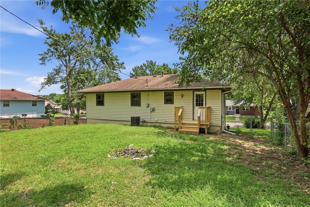 1822 N Grove Drive — photo 33