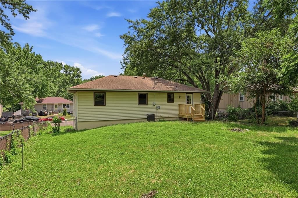 1822 N Grove Drive — photo 35