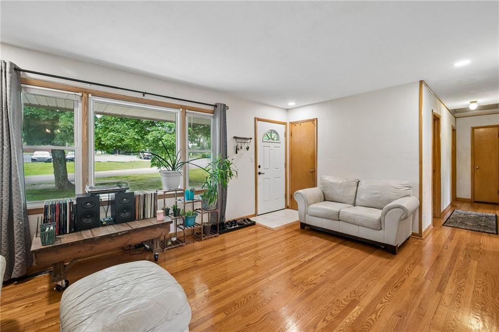 3603 S Claremont Avenue — photo 3