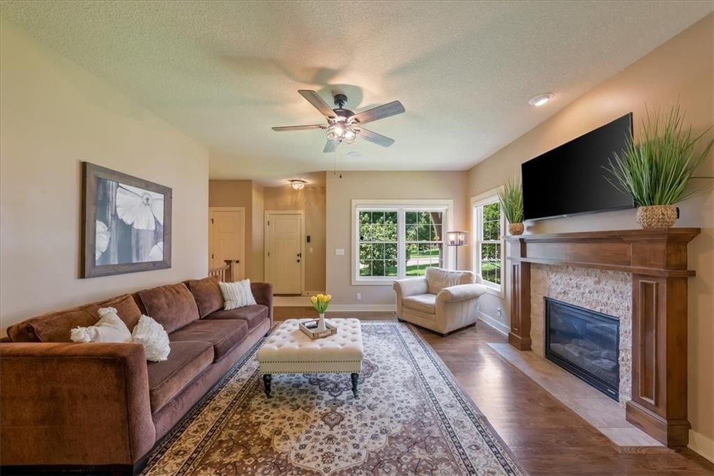 7815 W 158TH Terrace — photo 9