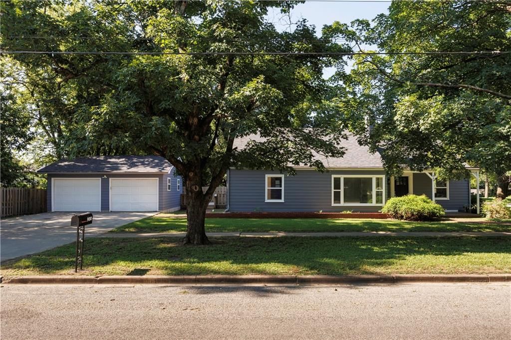900 Adams Street, Fredonia, KS