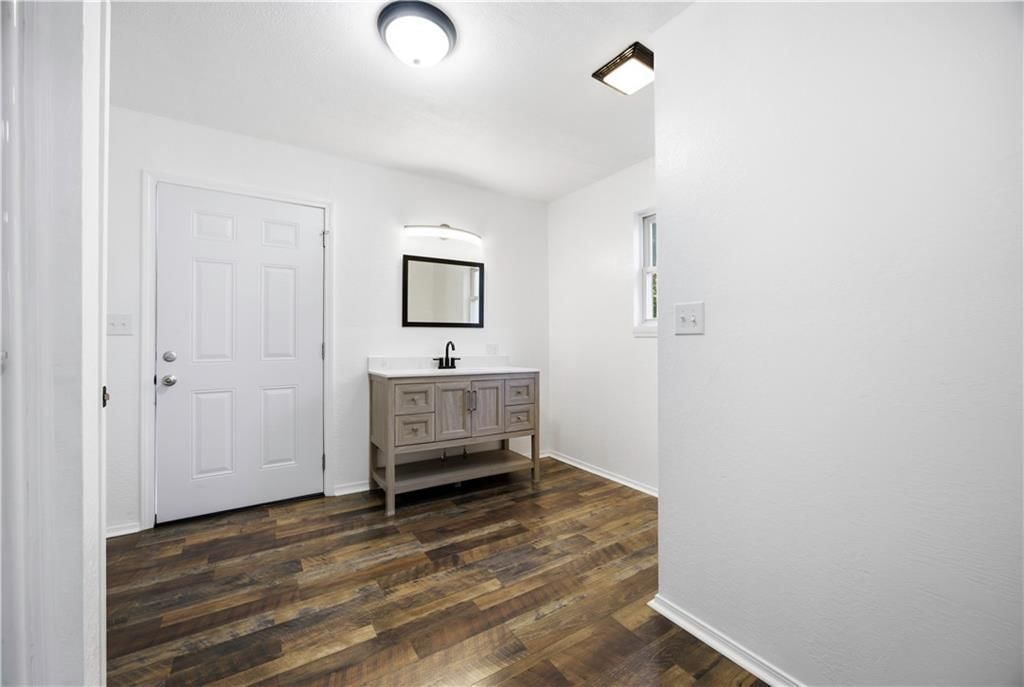 900 Adams Street — photo 20