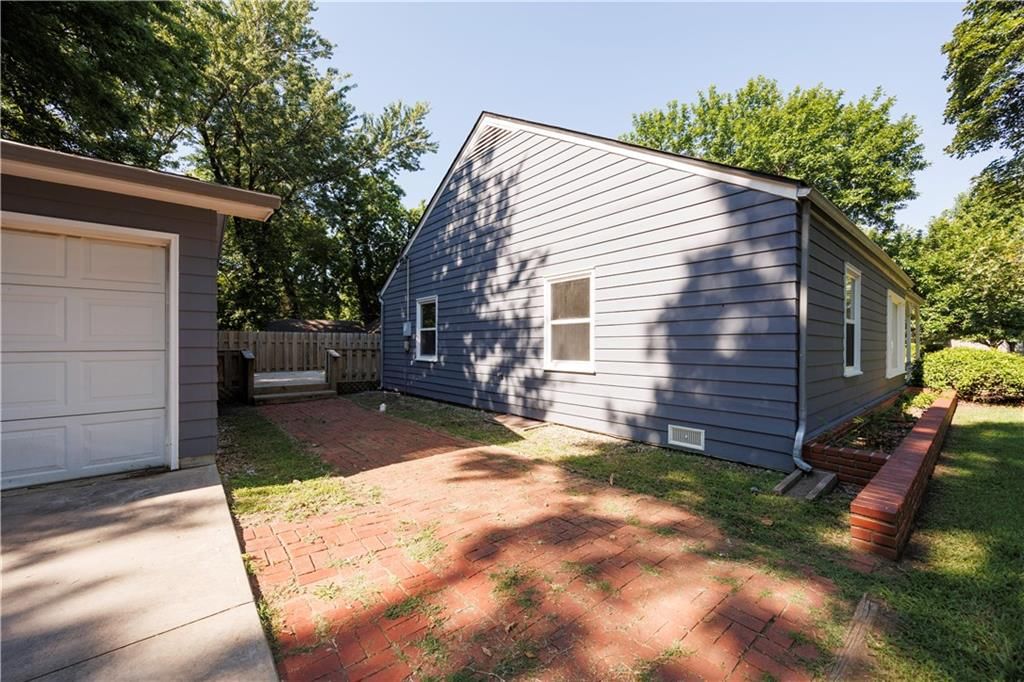 900 Adams Street — photo 30