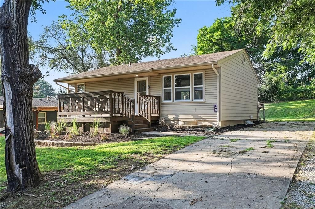 7809 E 48th Terrace — photo 3