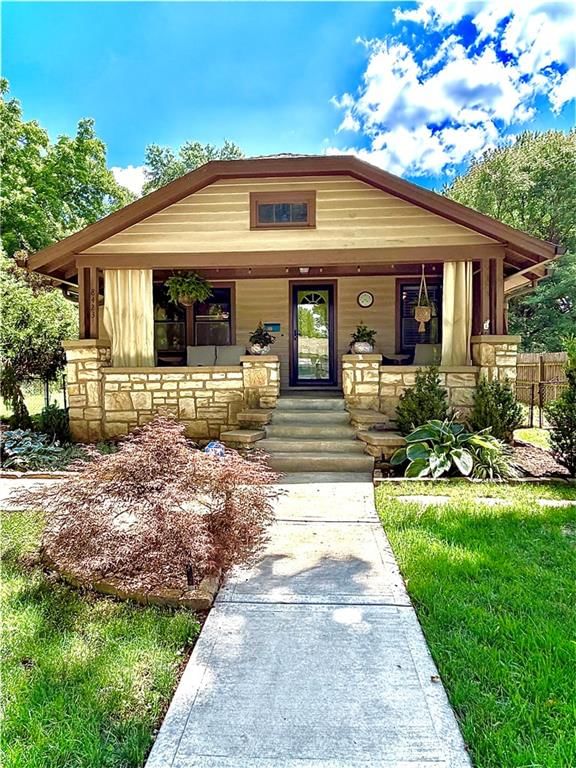 8423 Mercier Street — photo 1