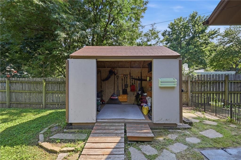 8423 Mercier Street — photo 30
