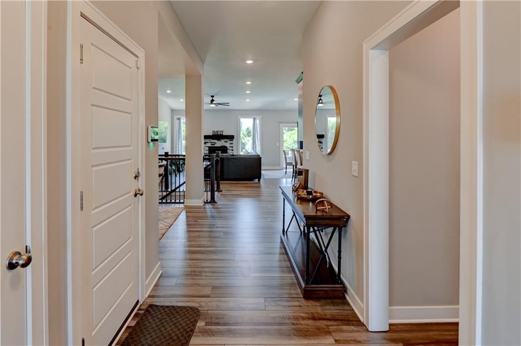 1821 NE Ravenwood Drive — photo 3