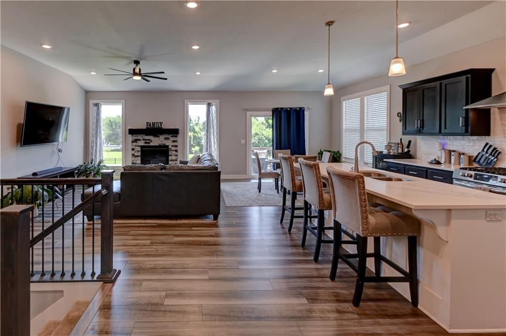 1821 NE Ravenwood Drive — photo 5