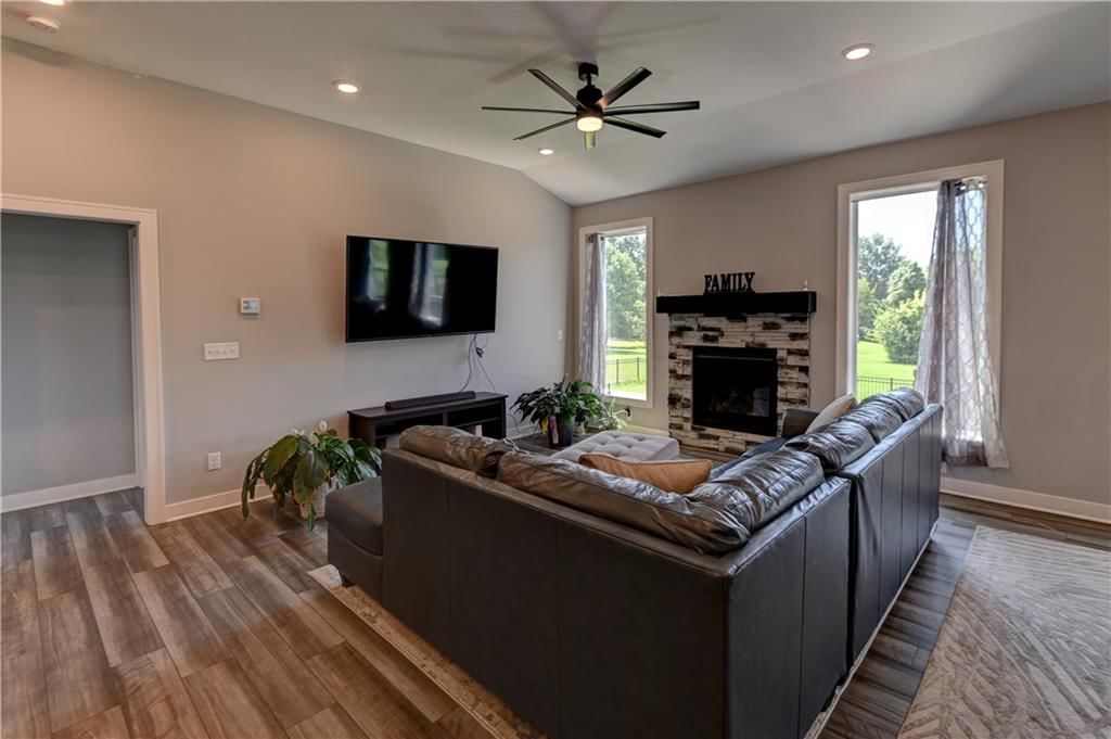 1821 NE Ravenwood Drive — photo 10