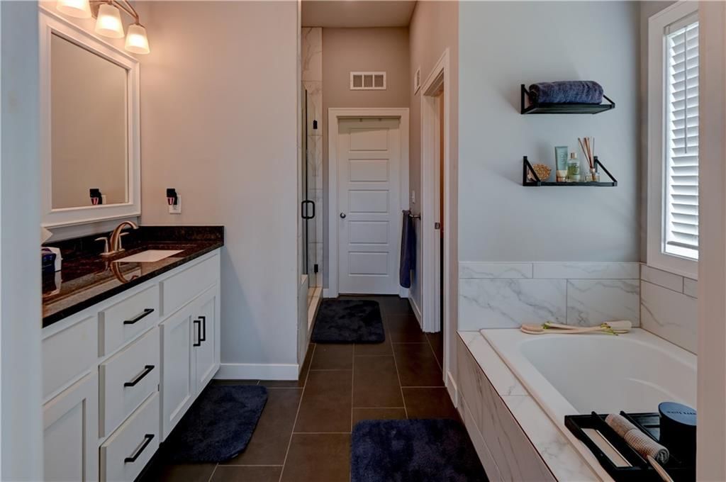 1821 NE Ravenwood Drive — photo 13