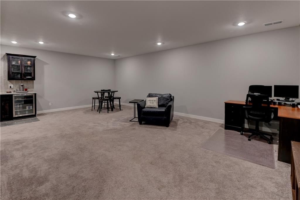 1821 NE Ravenwood Drive — photo 23