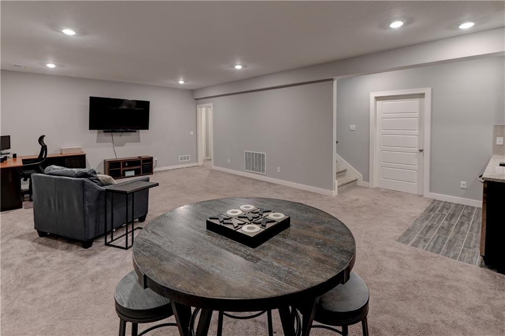 1821 NE Ravenwood Drive — photo 24