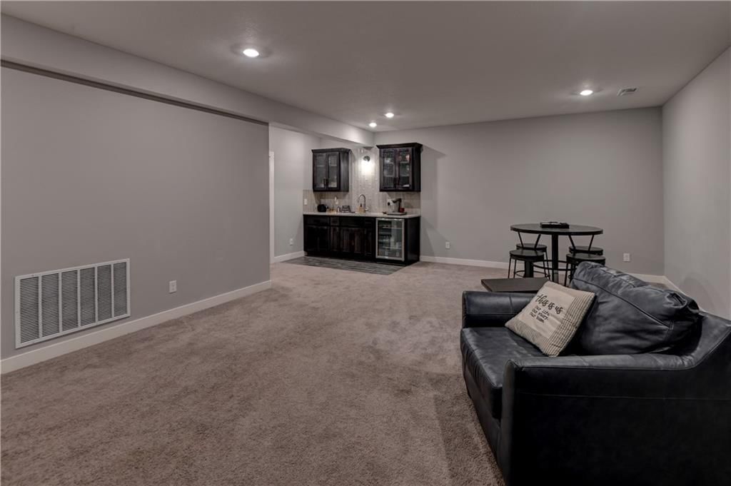 1821 NE Ravenwood Drive — photo 25