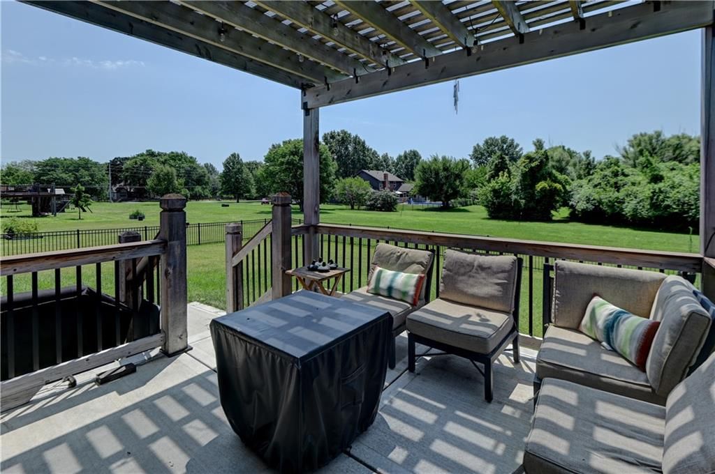 1821 NE Ravenwood Drive — photo 31