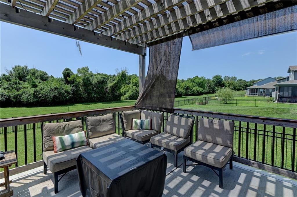 1821 NE Ravenwood Drive — photo 32