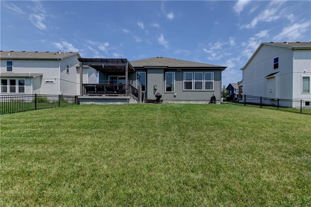 1821 NE Ravenwood Drive — photo 33