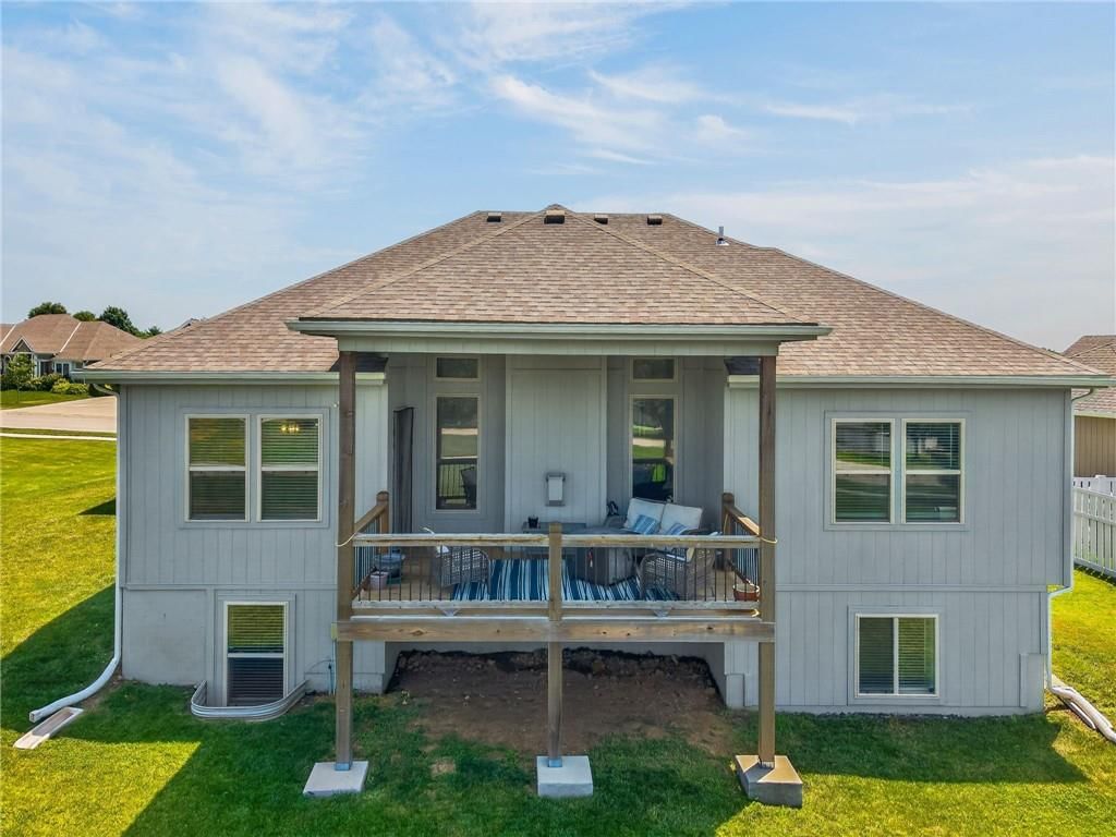 2309 NE Colonnade Avenue — photo 4