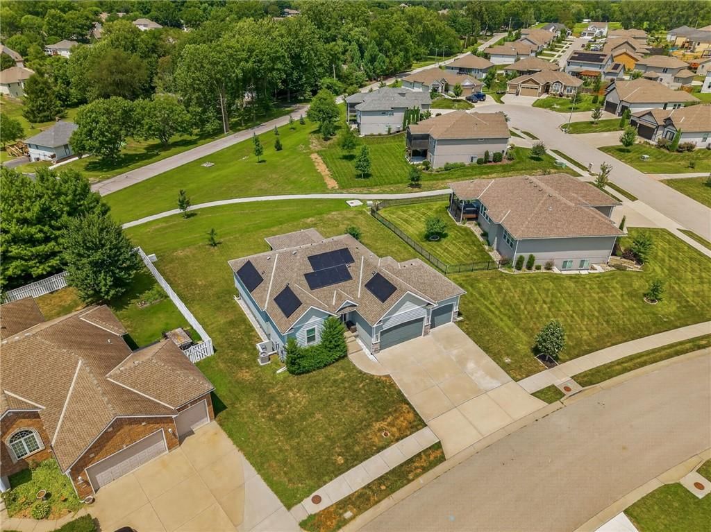 2309 NE Colonnade Avenue — photo 9