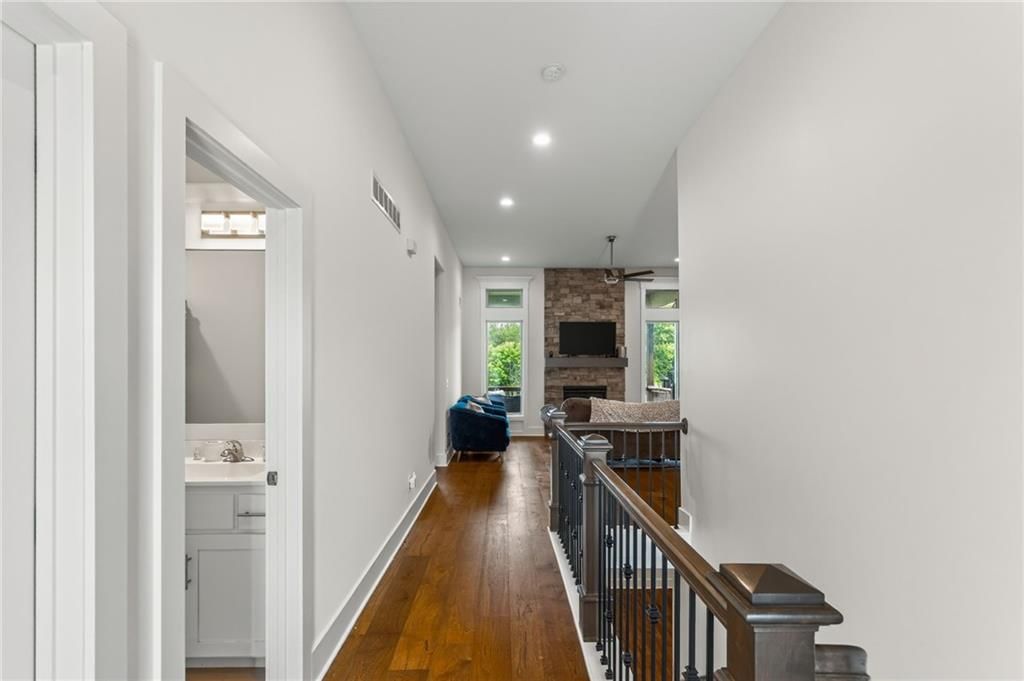 2309 NE Colonnade Avenue — photo 21